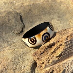 Artistic Swirl Design Bangle